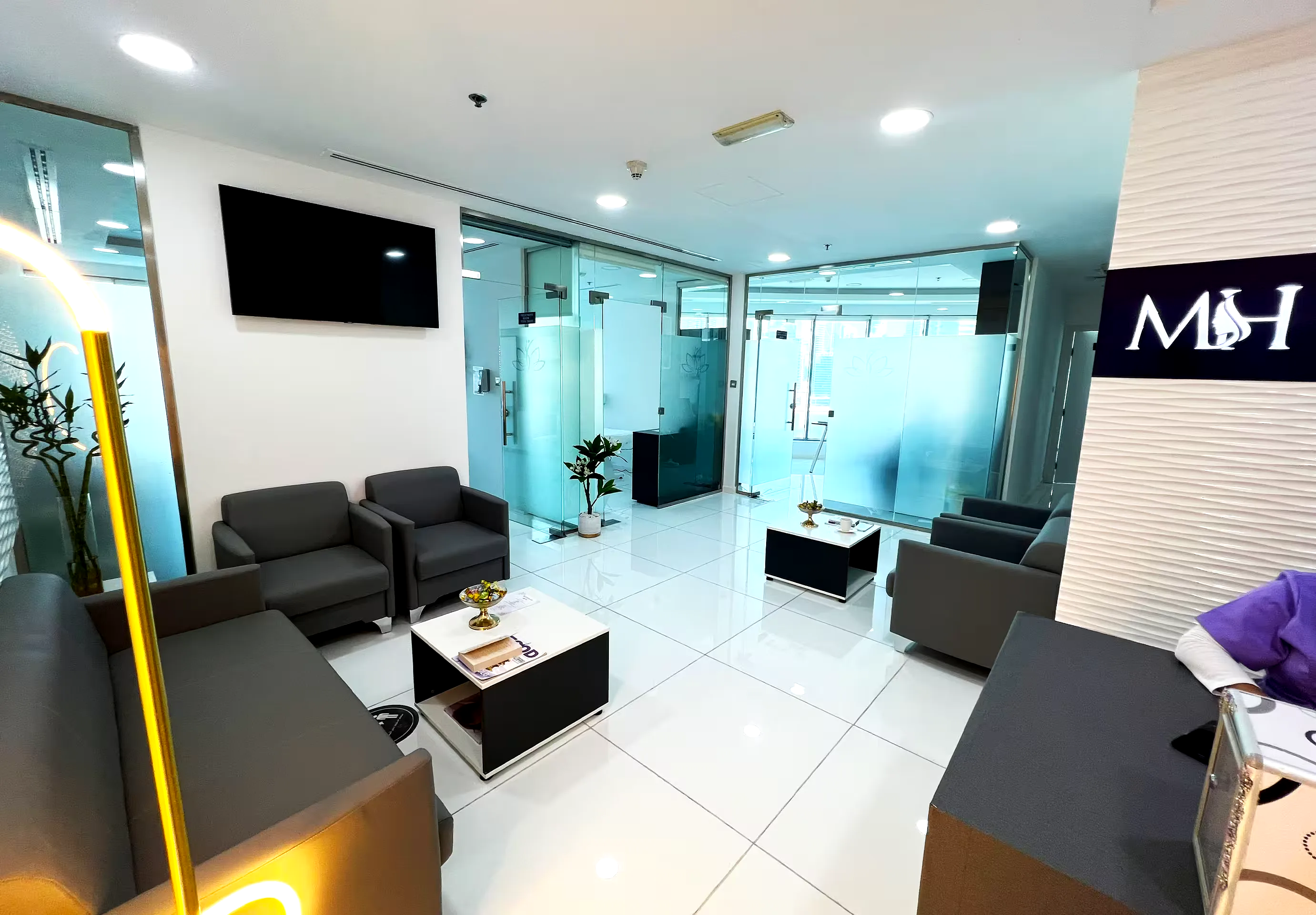 Mahan Polyclinic clinical reception in Business Bay