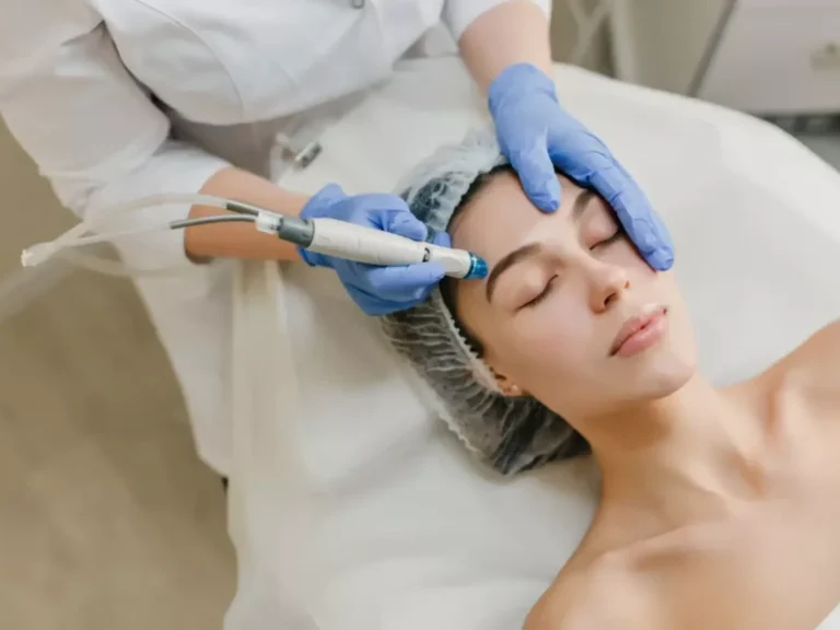 The Buzz Around Aesthetic Polyclinics in Dubai: The Hottest Trend in Healthcare illustration